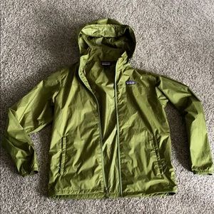 Patagonia wind breaker like new!